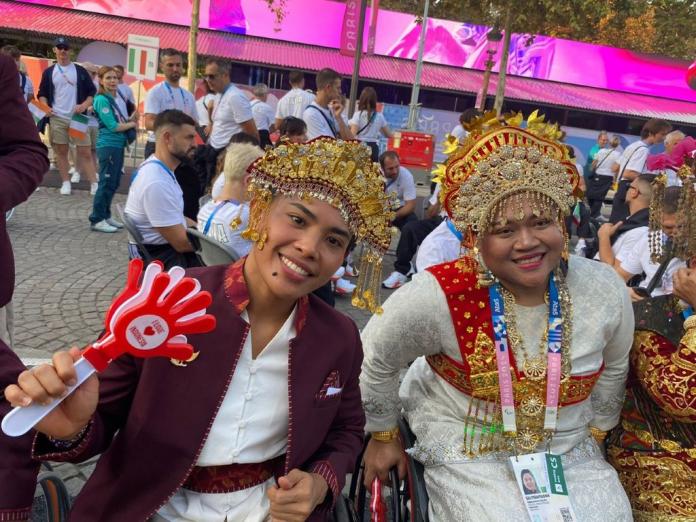 Paralimpiade Paris 2024 Dibuka, Atlet Indonesia Berbusana Adat Nusantara